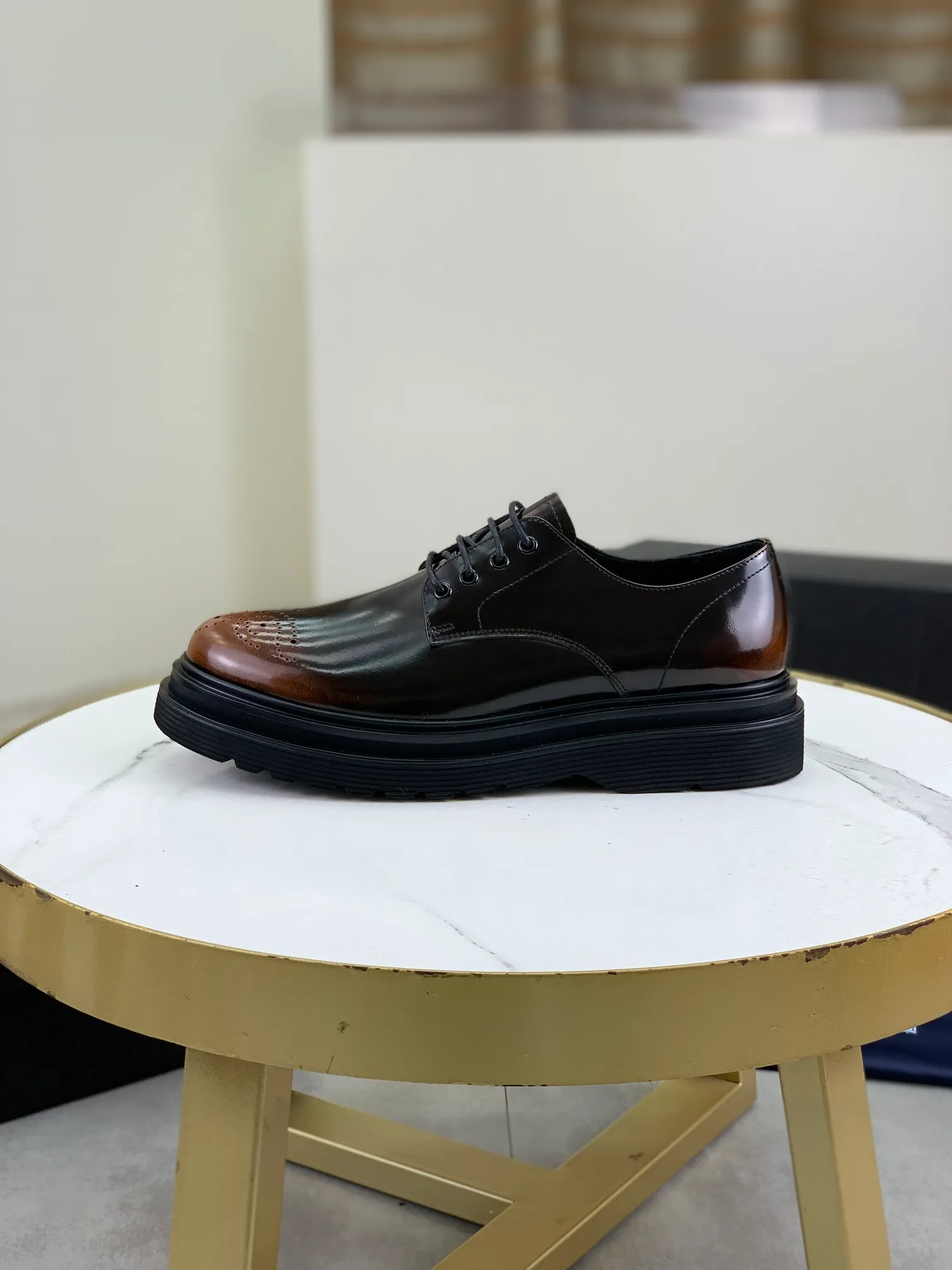 Factory price P880 💰Original quality, top version🔱 ＰＲＡＤＡ——Prada. Men's business casual leather shoes, top quality products. 1:1 shipment ⬆️Luxurious and noble👞All imported original color-rubbed open edge beads, just to create a more comfortable wearing body Tested, upper: original comfortable open-edge bead-rubbed calf leather ➕Top imported water-dyed full cow lining, original light and comfortable TPU foam combination bottom ✔️Code number: 39-44 (38.45 can be customized)
